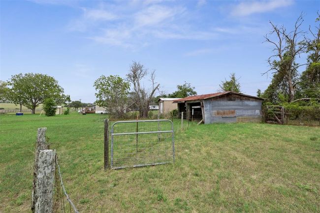 5530 Us Highway 90 A W, House other with 4 bedrooms, 2 bathrooms and 2 parking in Shiner TX | Image 46