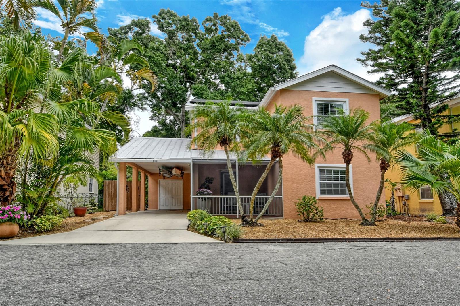 Howard Ct, Sarasota, FL 34236