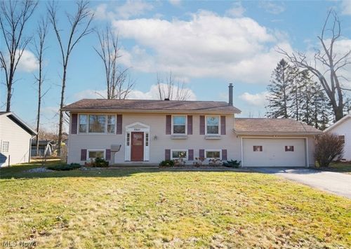 3841 Nottingham Ave, Youngstown, OH, 44511-1109 | Card Image