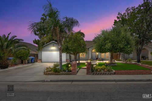5211 Grogan Drive, Bakersfield, CA, 93313 | Card Image