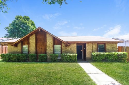 6418 Briar Knoll Dr, Garland, TX, 75043-6018 | Card Image