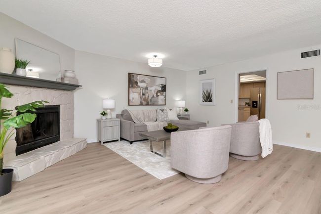 Living Area | Image 11