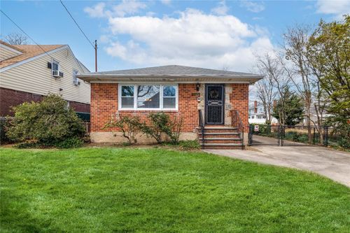 262 82nd Ave, Glen Oaks, NY, 11004-1548 | Card Image