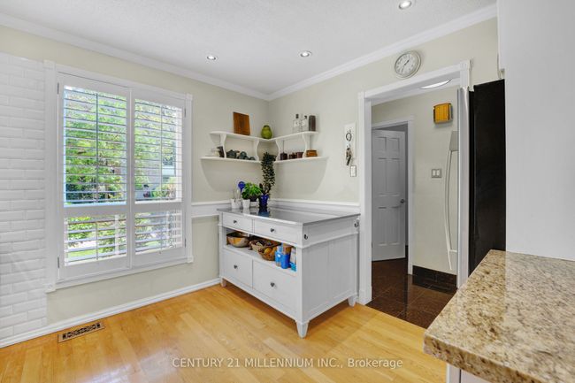82 - 69 Old Burnhamthorpe Rd, Condo with 4 bedrooms, 2 bathrooms and 1 parking in Etobicoke ON | Image 4