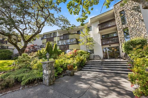 210-3962 Cedar Hill Rd, Saanich, BC, V8N3B8 | Card Image