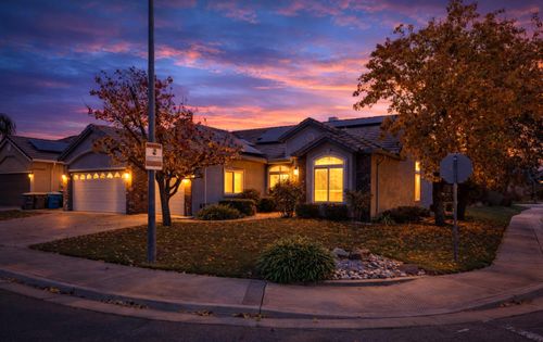 1090 Portola Valley Rd, Yuba City, CA, 95993-7676 | Card Image