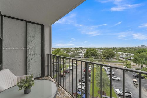 apt-723-1000 Parkview Dr, Hallandale Beach, FL, 33009-2932 | Card Image