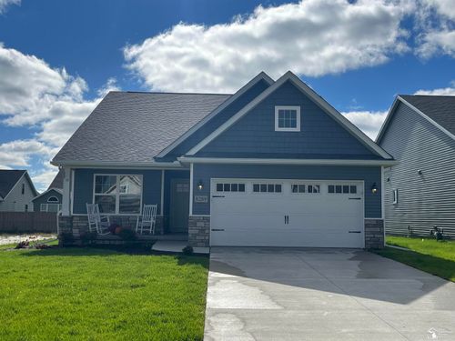 8289 Grande Lake Cir, Temperance, MI, 48182-3328 | Card Image