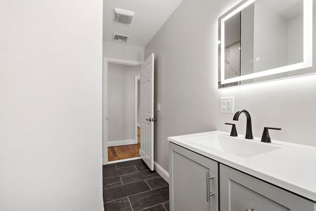1 - 31 Farnum Pike, Condo with 3 bedrooms, 2 bathrooms and 2 parking in Smithfield RI | Image 17