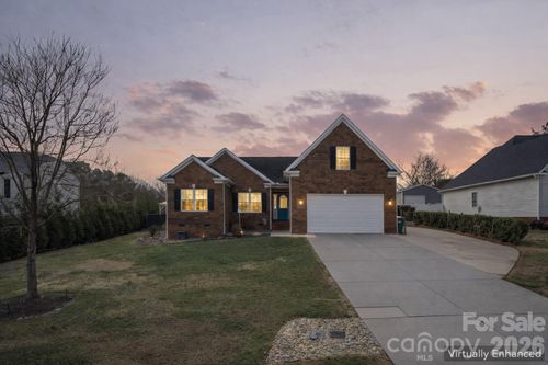 1911 Redwood Dr, Oakboro, NC, 28129-9401 | Card Image