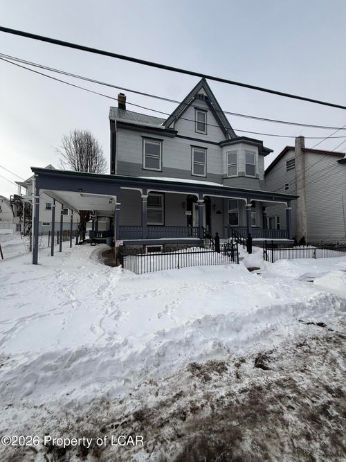 418 E Mine St, Hazleton, PA, 18201-6727 | Card Image