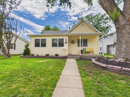1305 Arthur St, Holdrege, NE, 68949-1417 | Card Image