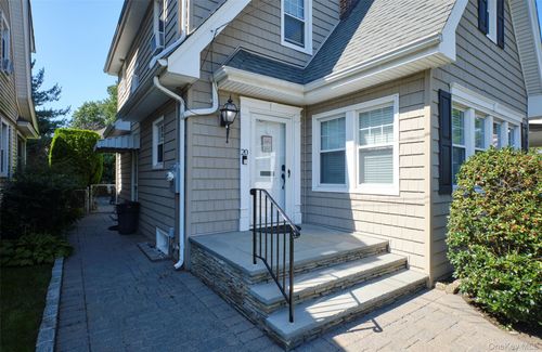 20 Geranium Ave, Floral Park, NY, 11001-3013 | Card Image