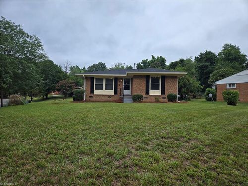 2116 Larkspur Dr, Greensboro, NC, 27405-5923 | Card Image