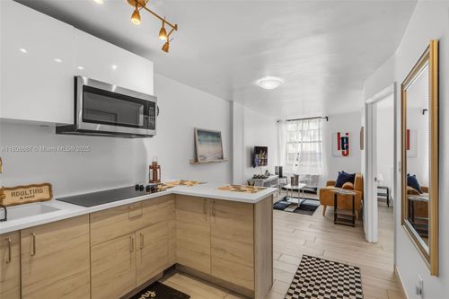 apt-323-710 Washington Ave, Miami Beach, FL, 33139-6225 | Card Image