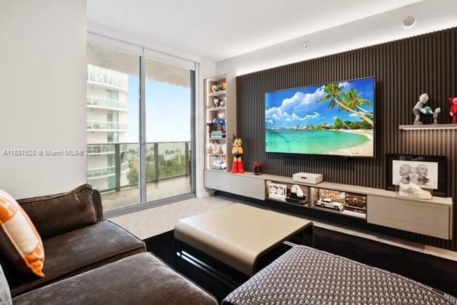 UNIT-715 - 488 Ne 18 Th St, Condo with 3 bedrooms, 4 bathrooms and null parking in Miami FL | Image 29
