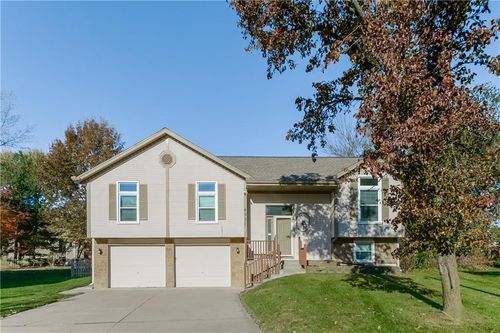 4050 Sw Laharve Dr, Lee's Summit, MO, 64082-4721 | Card Image