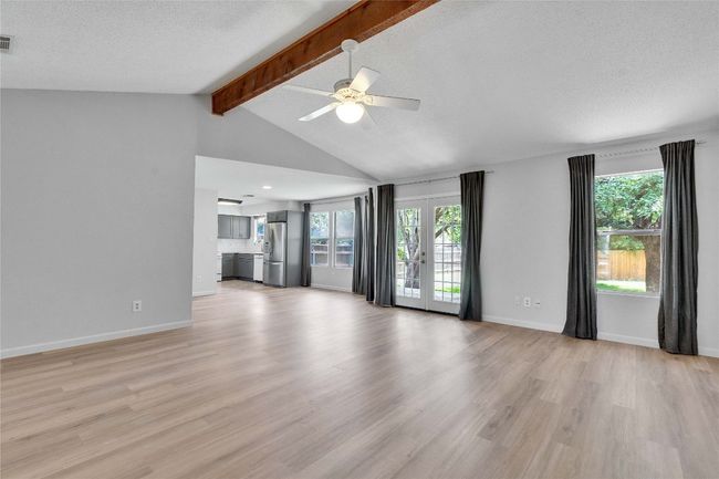 Family room and kitchen | Image 9
