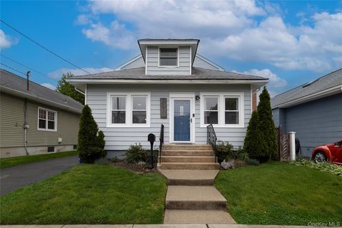 3016 Roxbury Rd, Oceanside, NY, 11572-3236 | Card Image