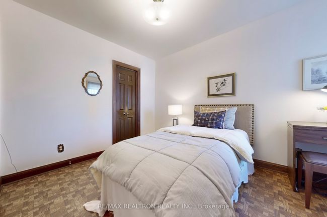 140 Lisgar St, House attached with 3 bedrooms, 2 bathrooms and null parking in Toronto ON | Image 16