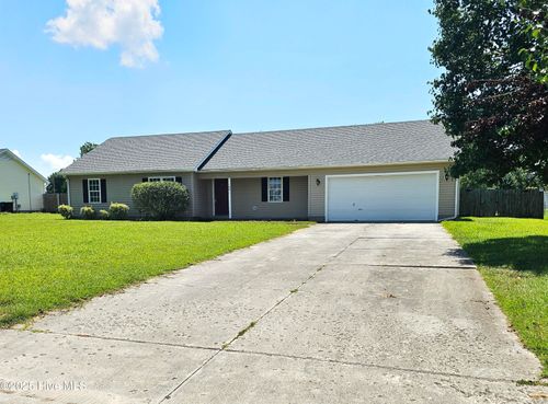 104 Annie Rd, Richlands, NC, 28574-8327 | Card Image