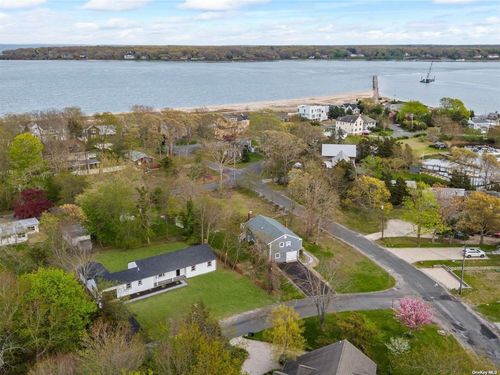 525 Landing Ln, Greenport, NY, 11944-2441 | Card Image