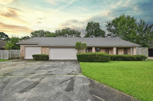 7045 Westgate Dr, Beaumont, TX, 77706-4130 | Card Image