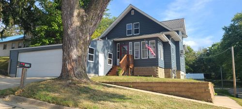 302 3rd St Ne, Elkader, IA, 52043-9004 | Card Image