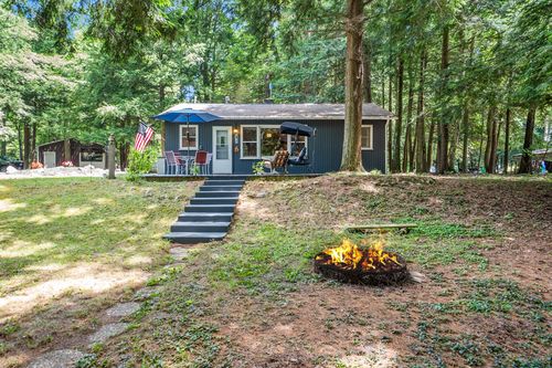 3873 N Chief Pontiac Trl, Branch, MI, 49402-9453 | Card Image