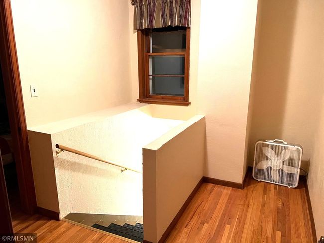 Upstairs Sitting Area | Image 10