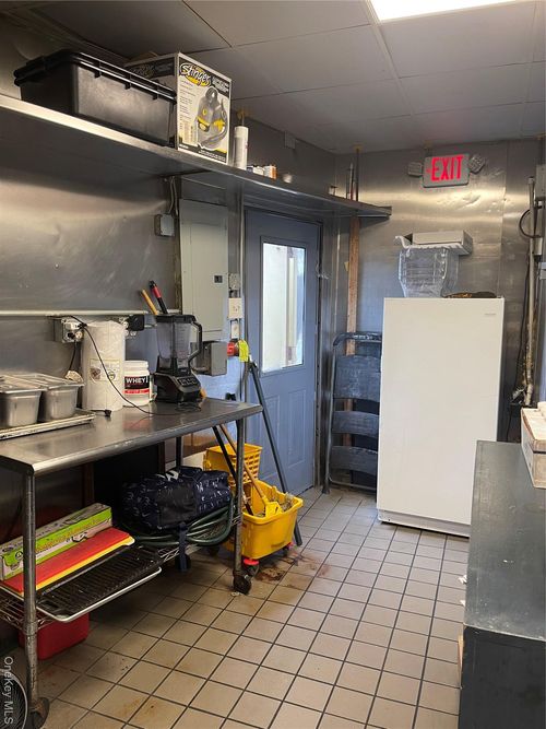 173 Merrick Road, Babylon, NY, 11701 | Card Image