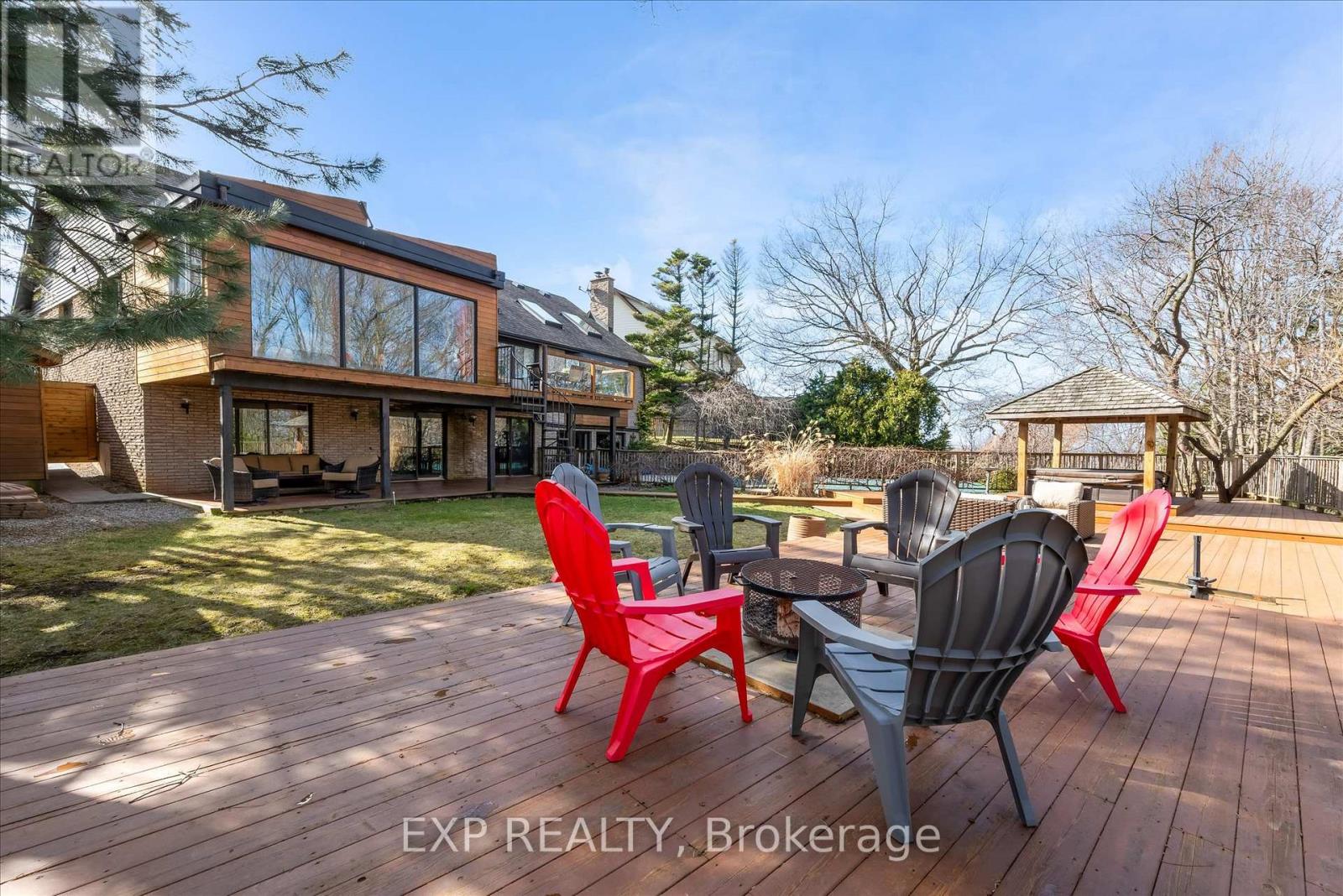 Residential in Hamilton (Stoney Creek)