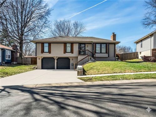 801 Sw 29th St, Blue Springs, MO, 64015-3366 | Card Image