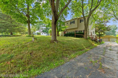 571 Cristy Ave, Waterford, MI, 48328-2107 | Card Image