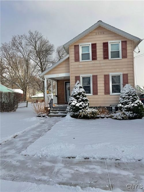 10 Maple St, Auburn, NY, 13021-4202 | Card Image