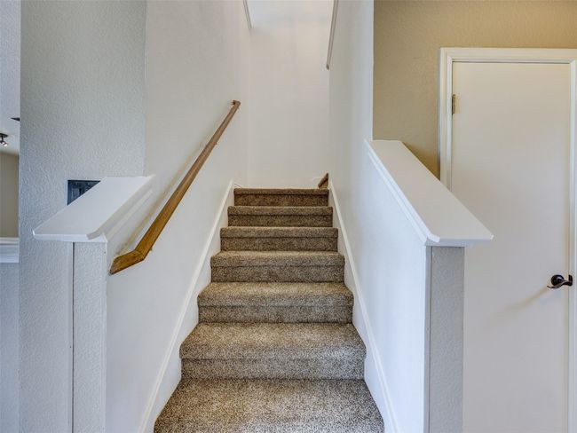 Stairway with carpet | Image 16