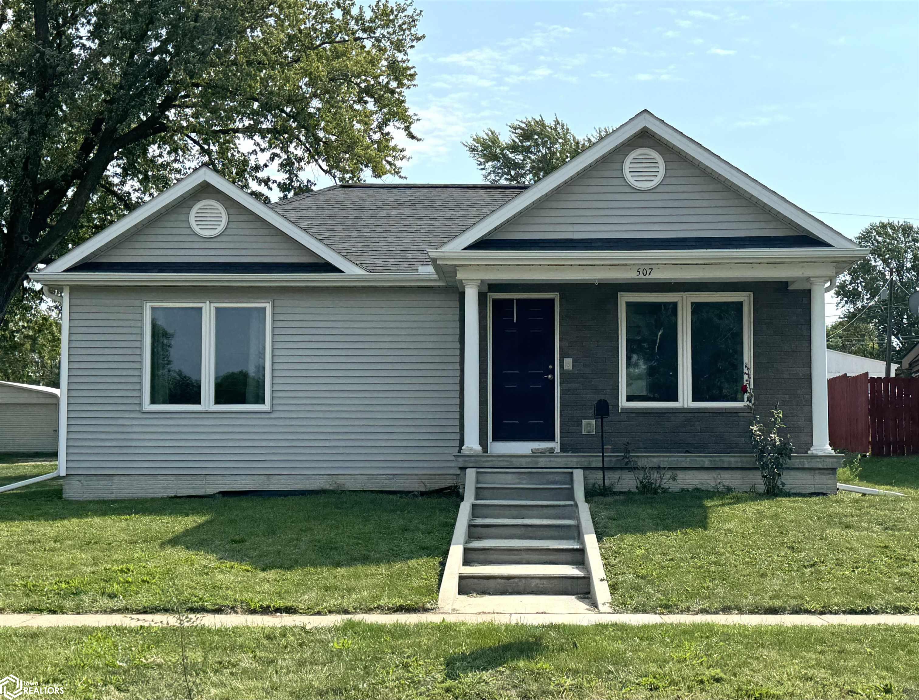 Elm St, Creston, IA 50801
