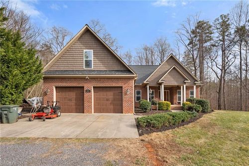 3655 Stimpson Drive, Pfafftown, NC, 27040 | Card Image