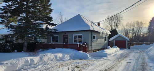 206 Golf Course Rd, Pembroke, ON, K8A7B3 | Card Image