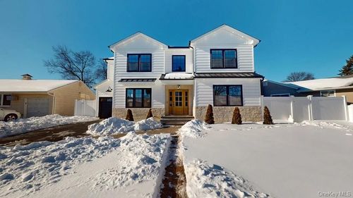 26 Essex Rd, Bethpage, NY, 11714-1111 | Card Image