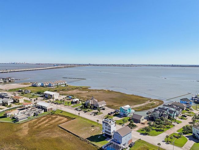 830 Tiki Dr, House other with 3 bedrooms, 3 bathrooms and 1 parking in Tiki Island TX | Image 36
