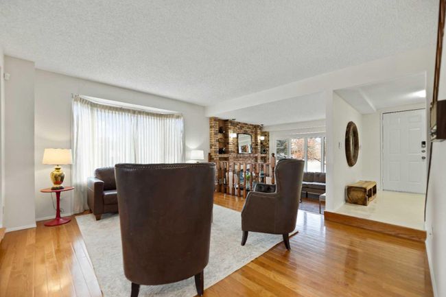 79 Wood Crescent Sw, Home with 5 bedrooms, 2 bathrooms and 4 parking in Calgary AB | Image 6