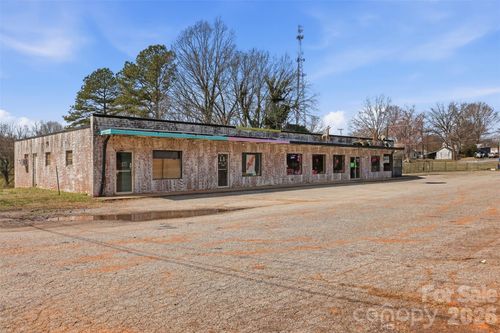 1904 N Rankin Ave, Newton, NC, 28658-2025 | Card Image