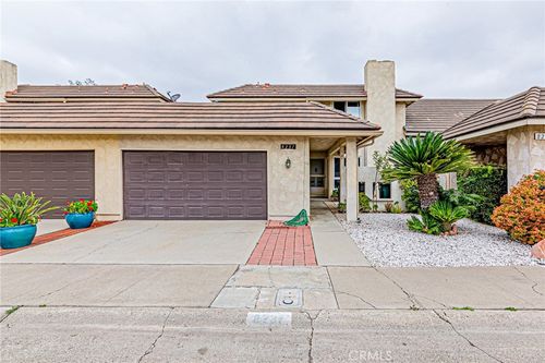 8237 Henshaw Cir, Buena Park, CA, 90621-1361 | Card Image