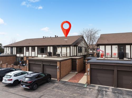 517 Country Club Dr, Saint Clair Shores, MI, 48082-1064 | Card Image