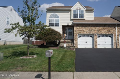 27 Hummingbird Ct, Marlboro, NJ, 07746-2510 | Card Image