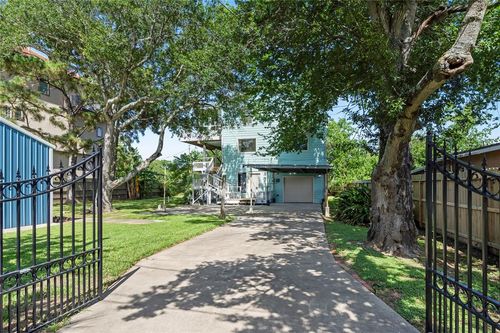 119 8th St, Dickinson, TX, 77539-2465 | Card Image