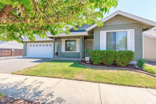 367 Sw Wagner Meadows Dr, Grants Pass, OR, 97526-5874 | Card Image