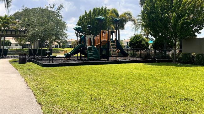 APT-505 - 4330 Hillcrest Dr, Condo with 1 bedrooms, 2 bathrooms and null parking in Hollywood FL | Image 44