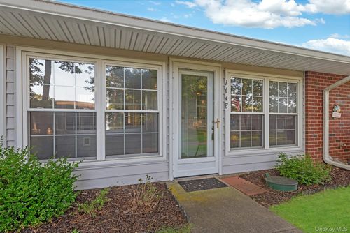 e-164 Falmouth Ct, Ridge, NY, 11961-1251 | Card Image